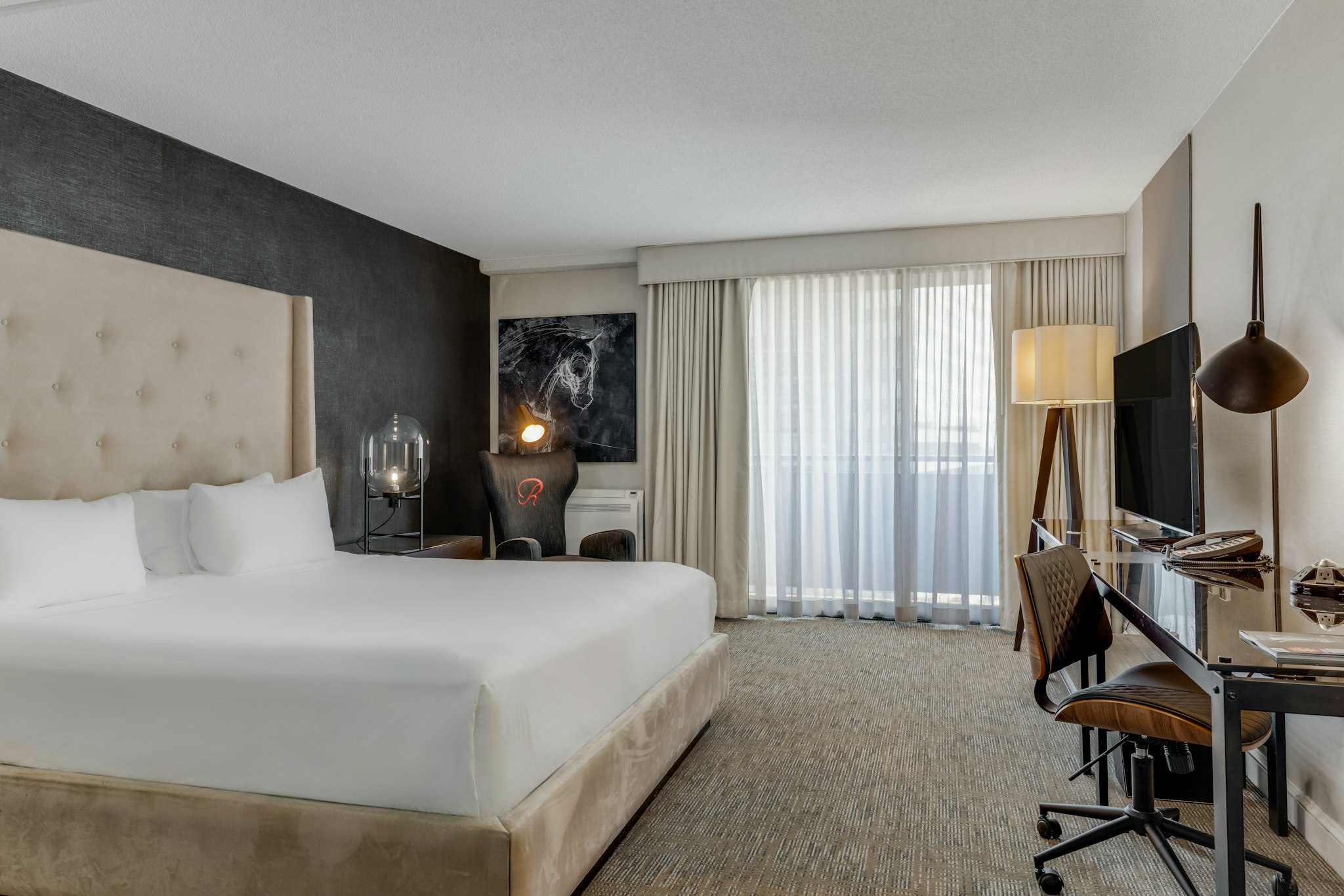 Hotel and Travel_Image 4_RevereHotel_Room2306_01